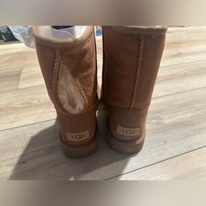$75! UGG Classic NEW Women's Boots Size 8 Chestnut (back of left boot is ripped)